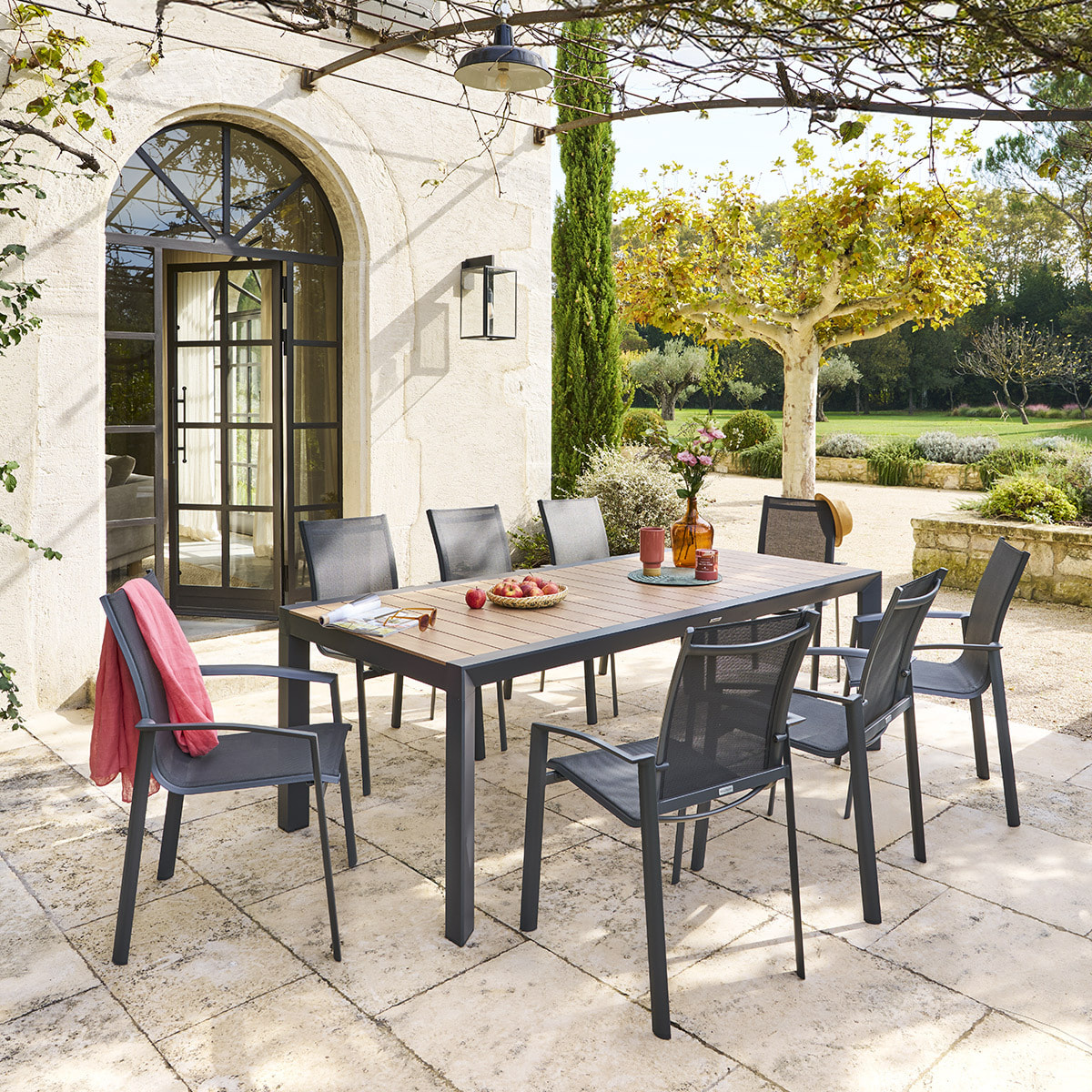 Table de jardin "Évasion" effet bois honey & graphite 8 places lates en aluminium