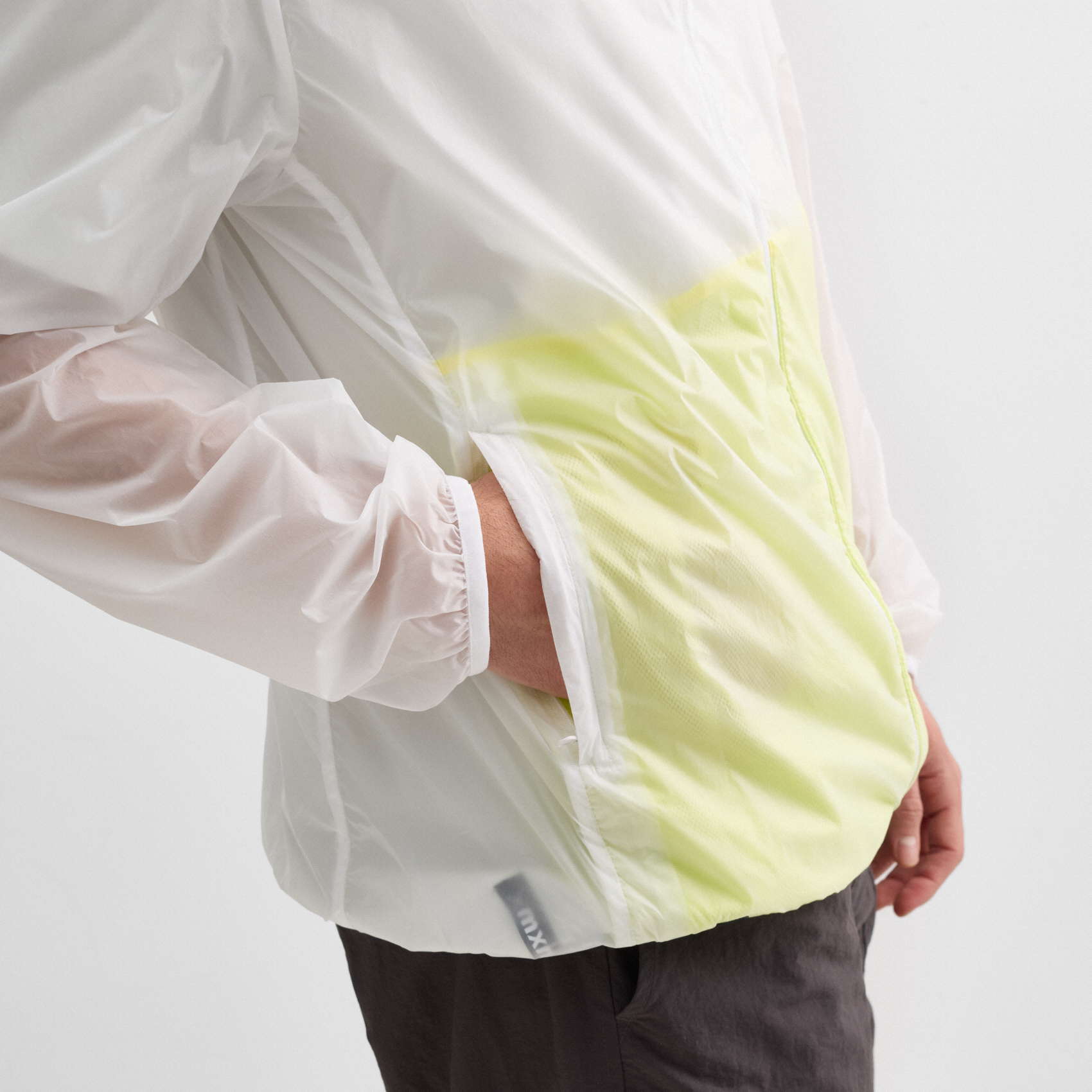 Corta vientos MUNICH streetwear de poliamida amarillo