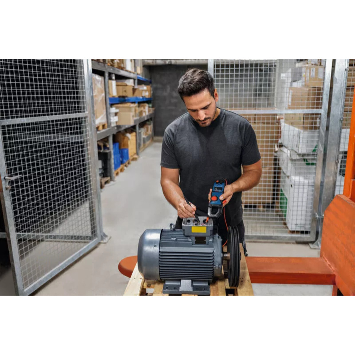 Pince ampèremétrique GMC 600-15 Professional - 600 V CA/CC - BOSCH - 0601077600
