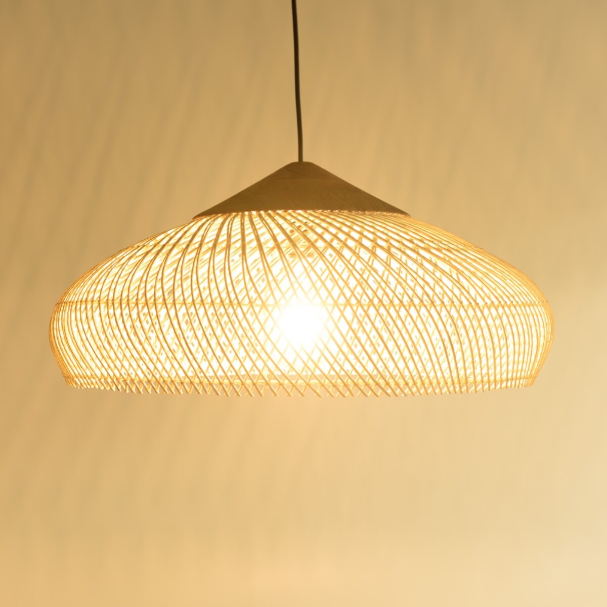 SIXTINE - Suspension 65x65cm en rotin couleur naturelle et teck recyclé