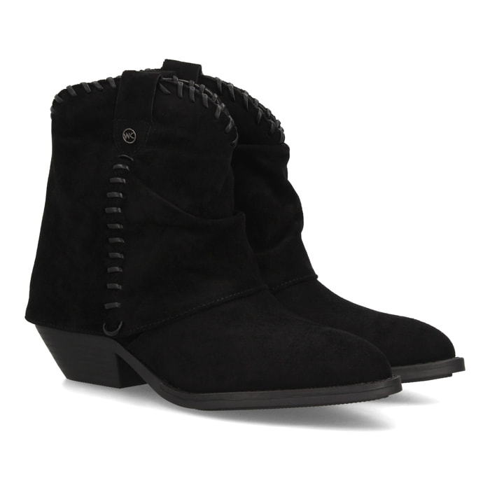 Botines cowboy con costuras decorativas