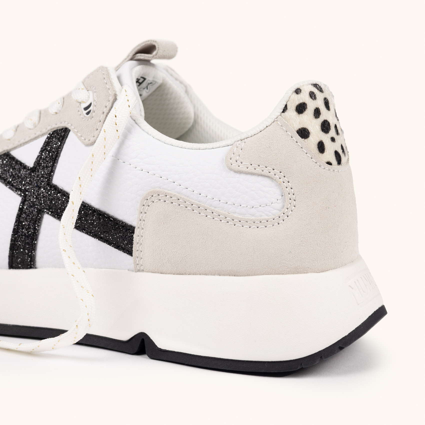 MUNICH MAMBA 06 Sneakers de diseño contemporáneo y gran volumen Blanco, Gris y Negro Brillante