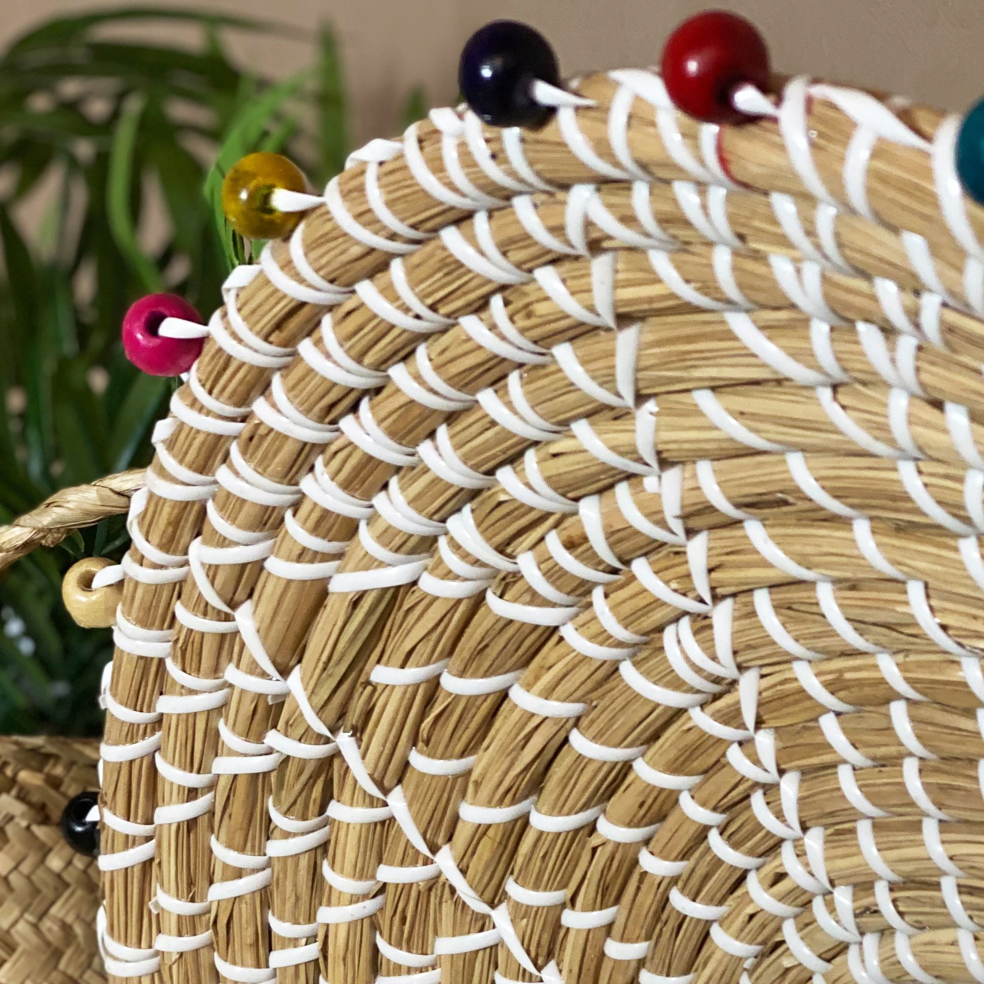 Panier rond en jonc de mer et perles de bois 40cm MILOS