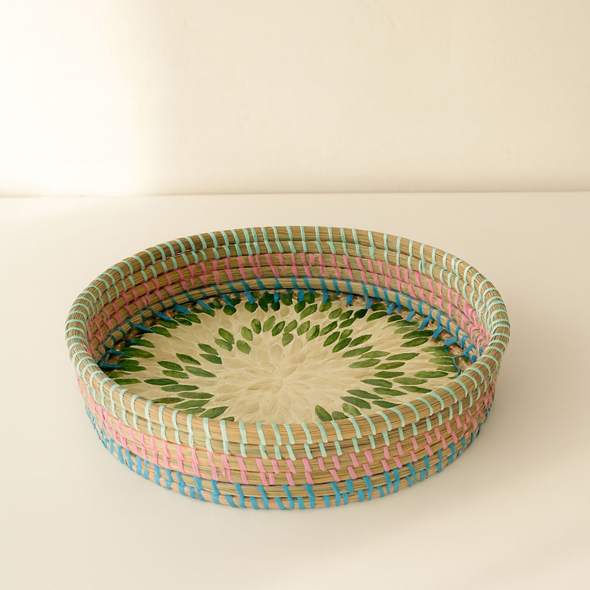 Plateau rond en jonc de mer et coquillages 33cm PAROS