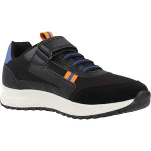 Zapatillas Niño de la marca GEOX  modelo J BRIEZEE BOY NEGRO