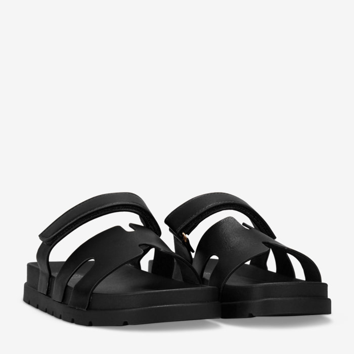 Sandalias planas negras destalonadas con velcro