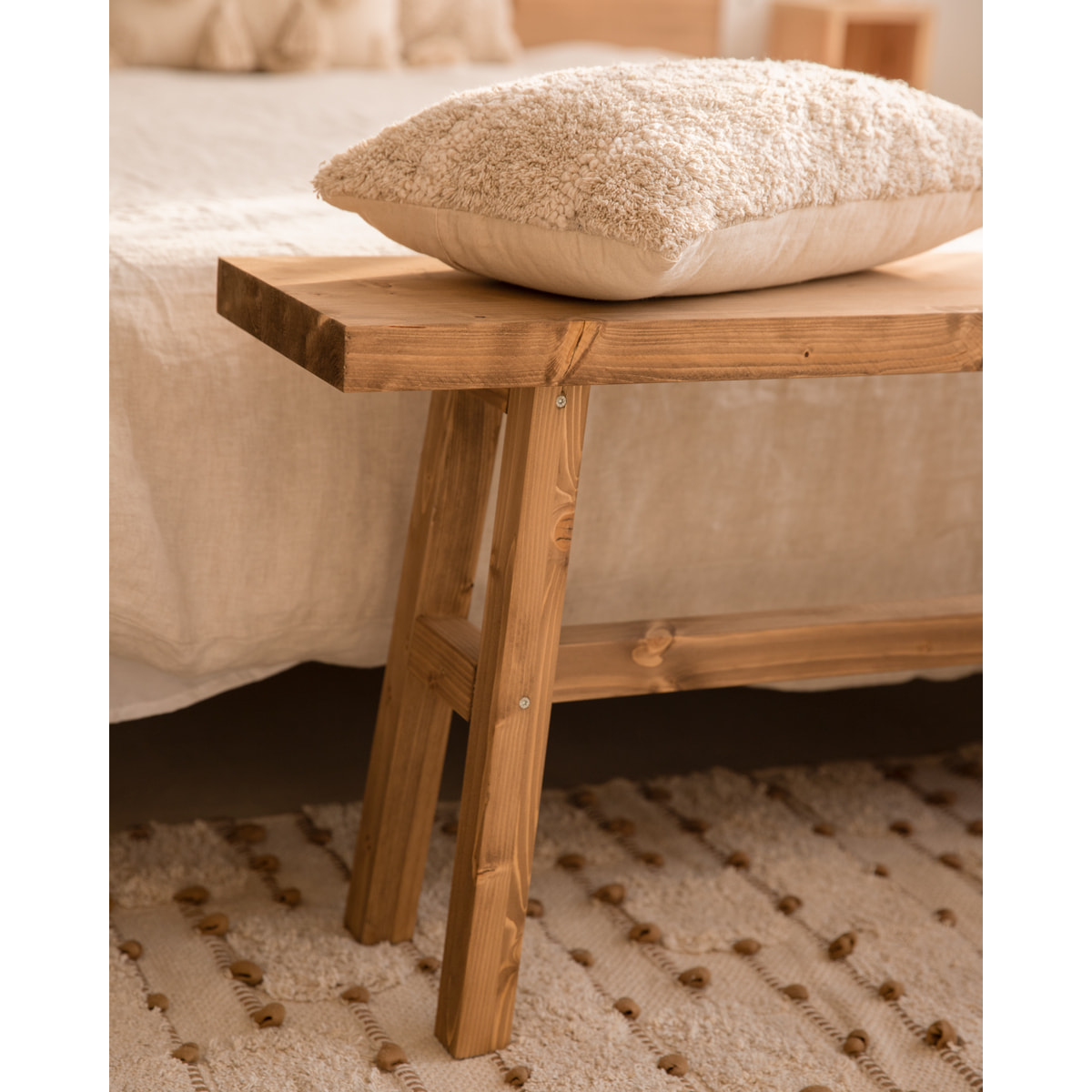 Banqueta de madera maciza en tono roble oscuro de 100x50cm Alto: 50 Largo: 100 Ancho: 26