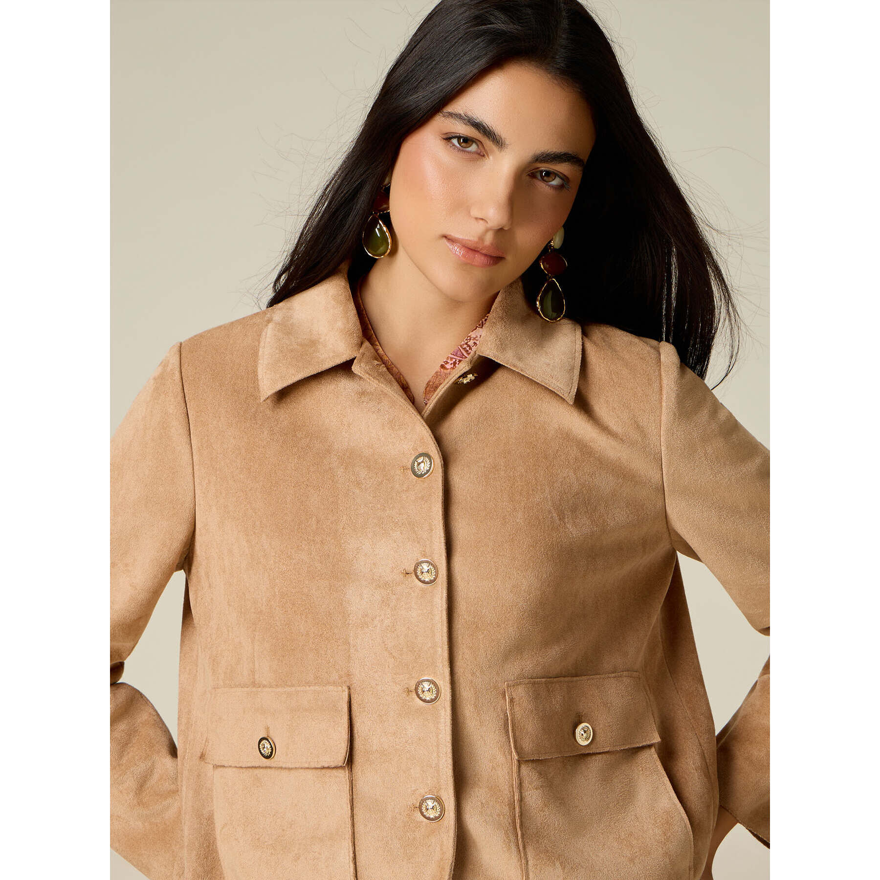 Oltre - Chaqueta boxy con botones heráldicos - Beige