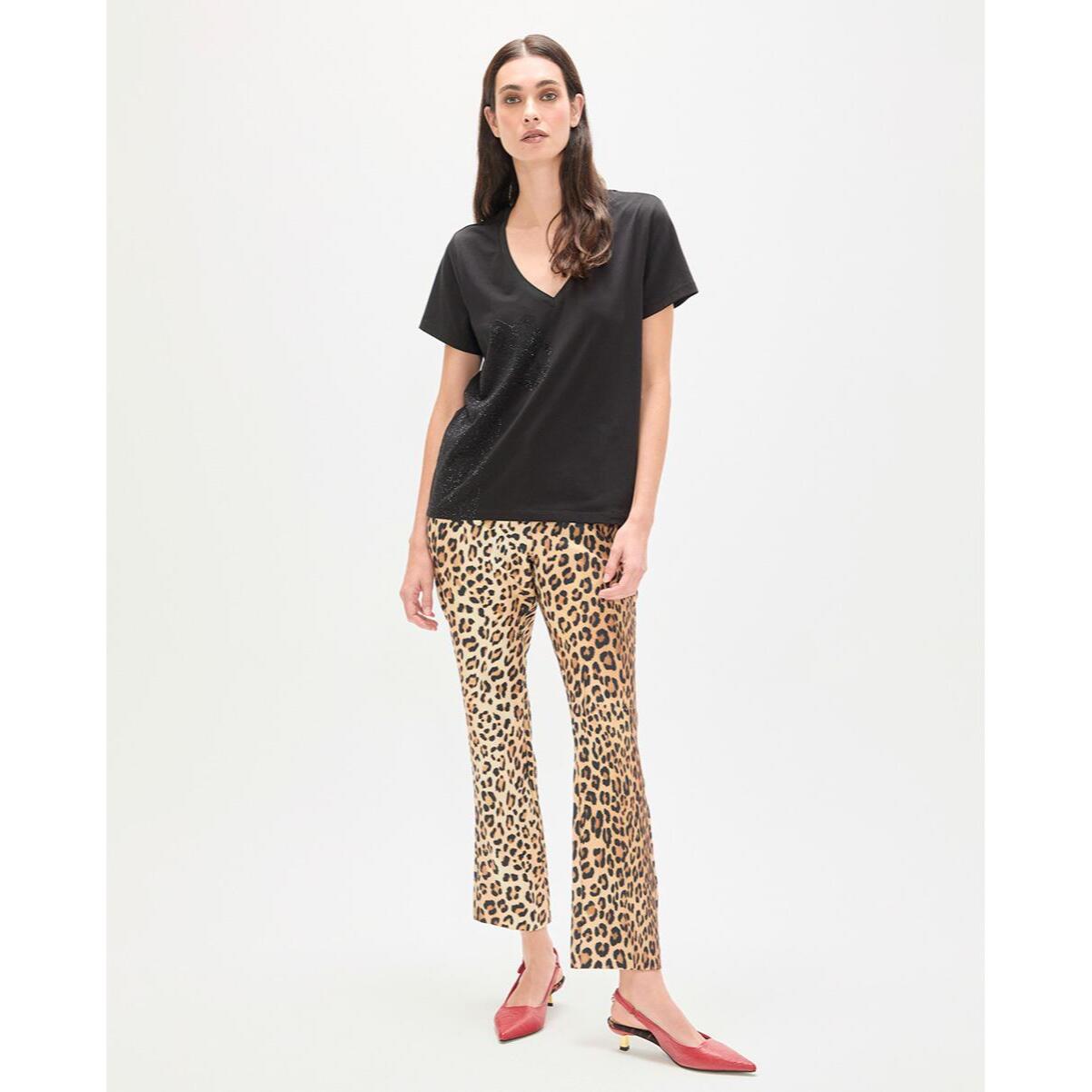 T-shirt con scollo a V con stampa animalier e strass