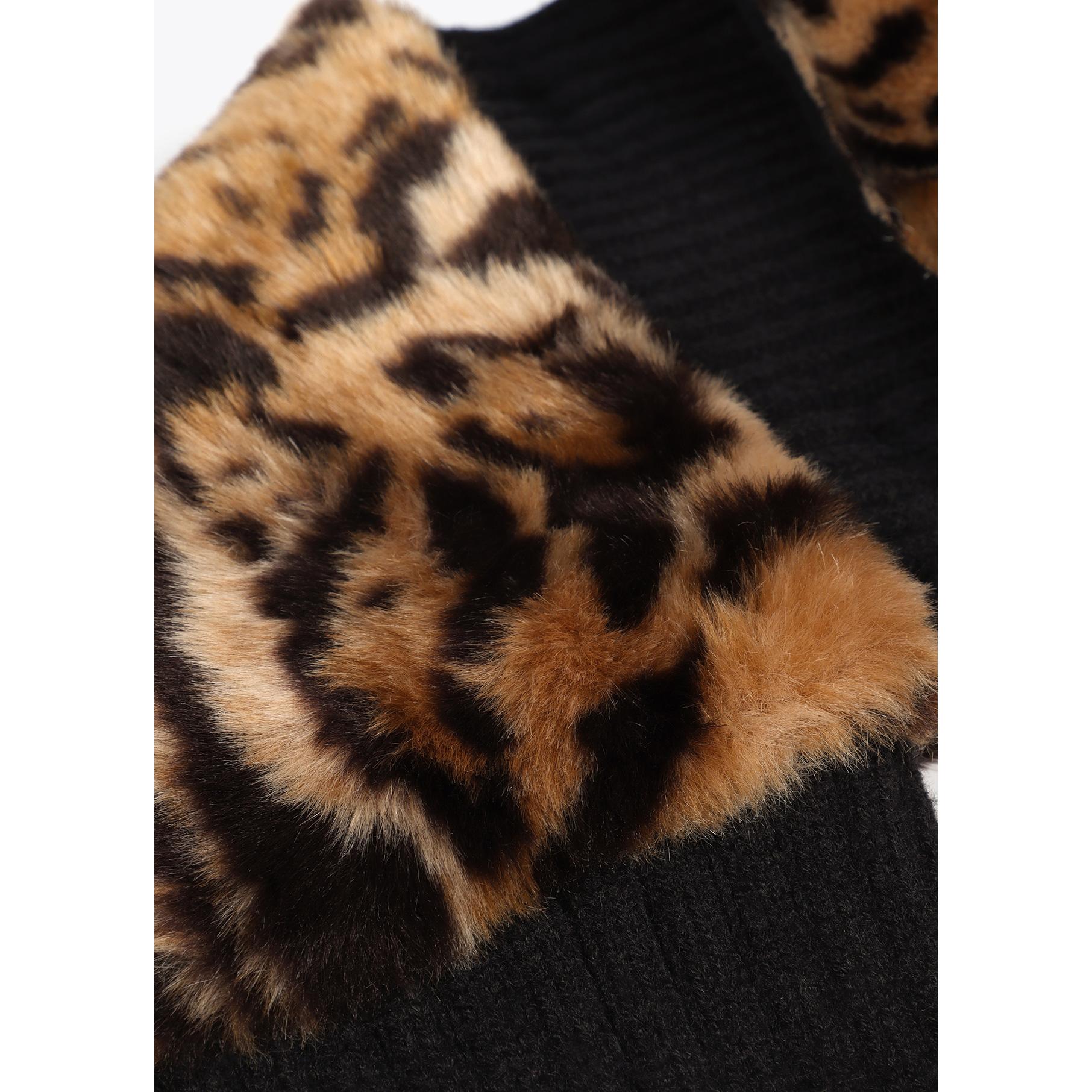 Sciarpa combinata in maglia e pelliccia sintetica