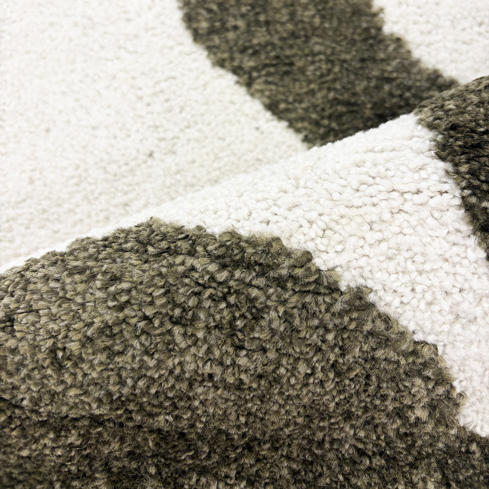 PANTONE - Tapis vert à bords festonnés TERRA DEL SOL