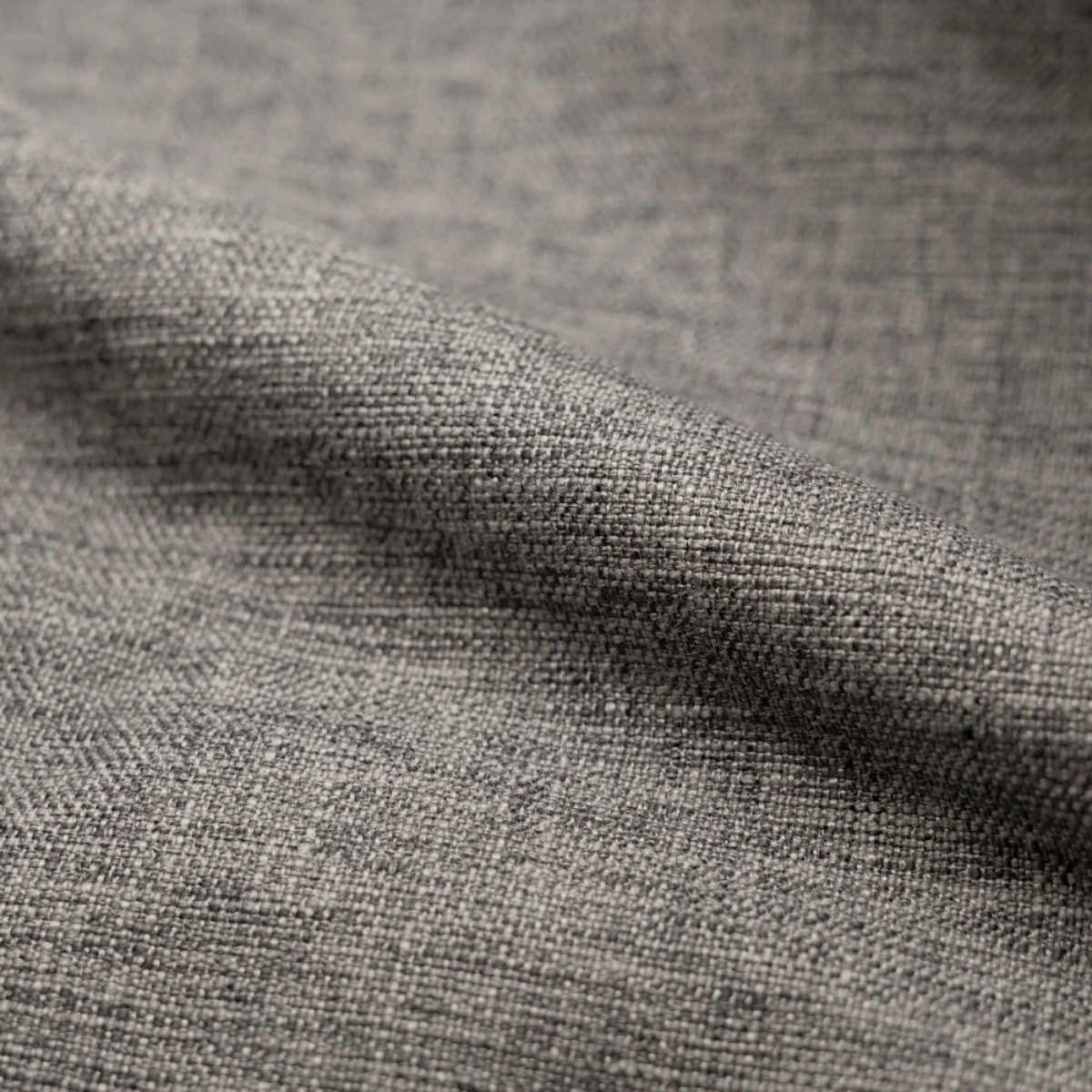 Fauteuil capitonné en tissu gris - Carmen