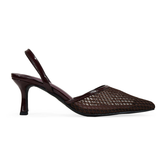 Zapatos de tacón marrones destalonados de malla