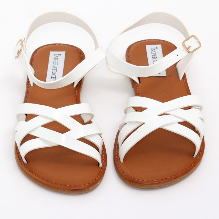 Sandali bassi in simil pelle con fasce incrociate