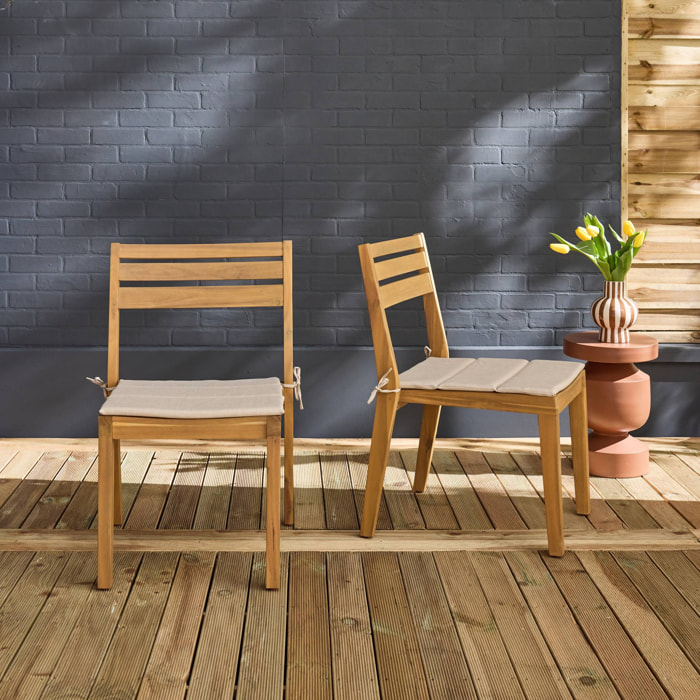 Lot de 2 chaises de jardin beige MERINA bois d'acacia avec coussin. 52 x 55 x 81 cm