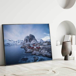 Affiche encadrée fjord nordique et cabanes rouges Affiche + cadre en métal - Noir