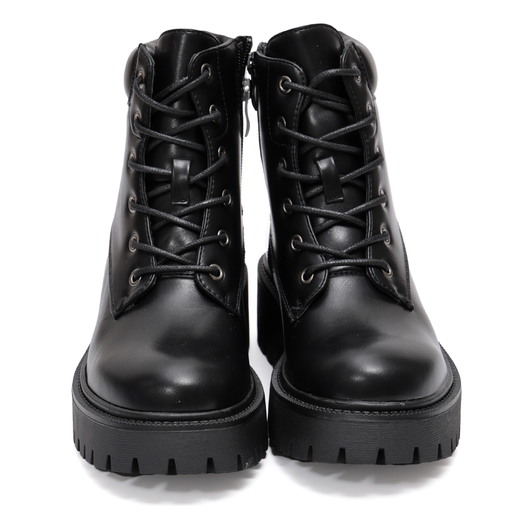 Anfibi in simil pelle con stringhe