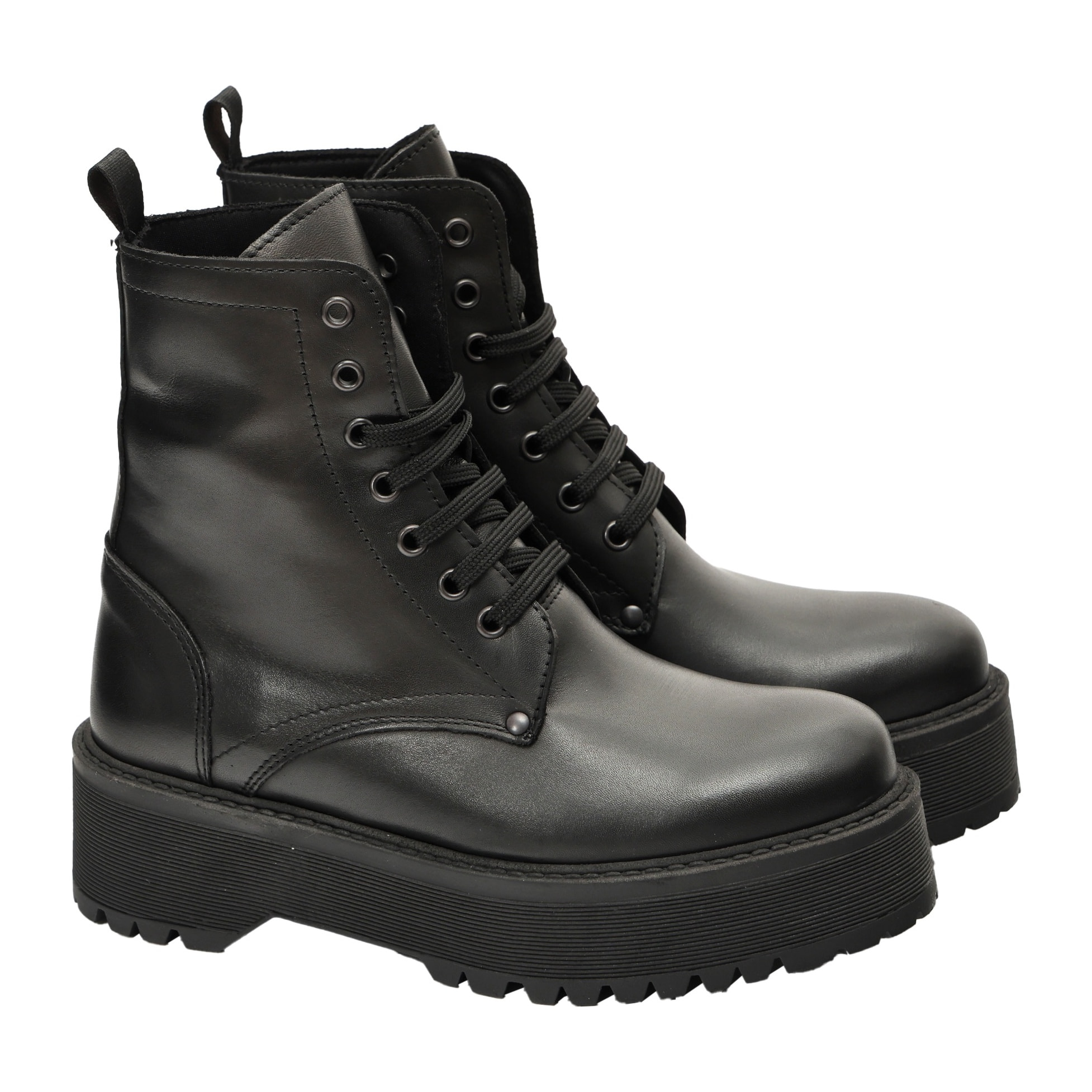 Anfibi in vera pelle con stringhe