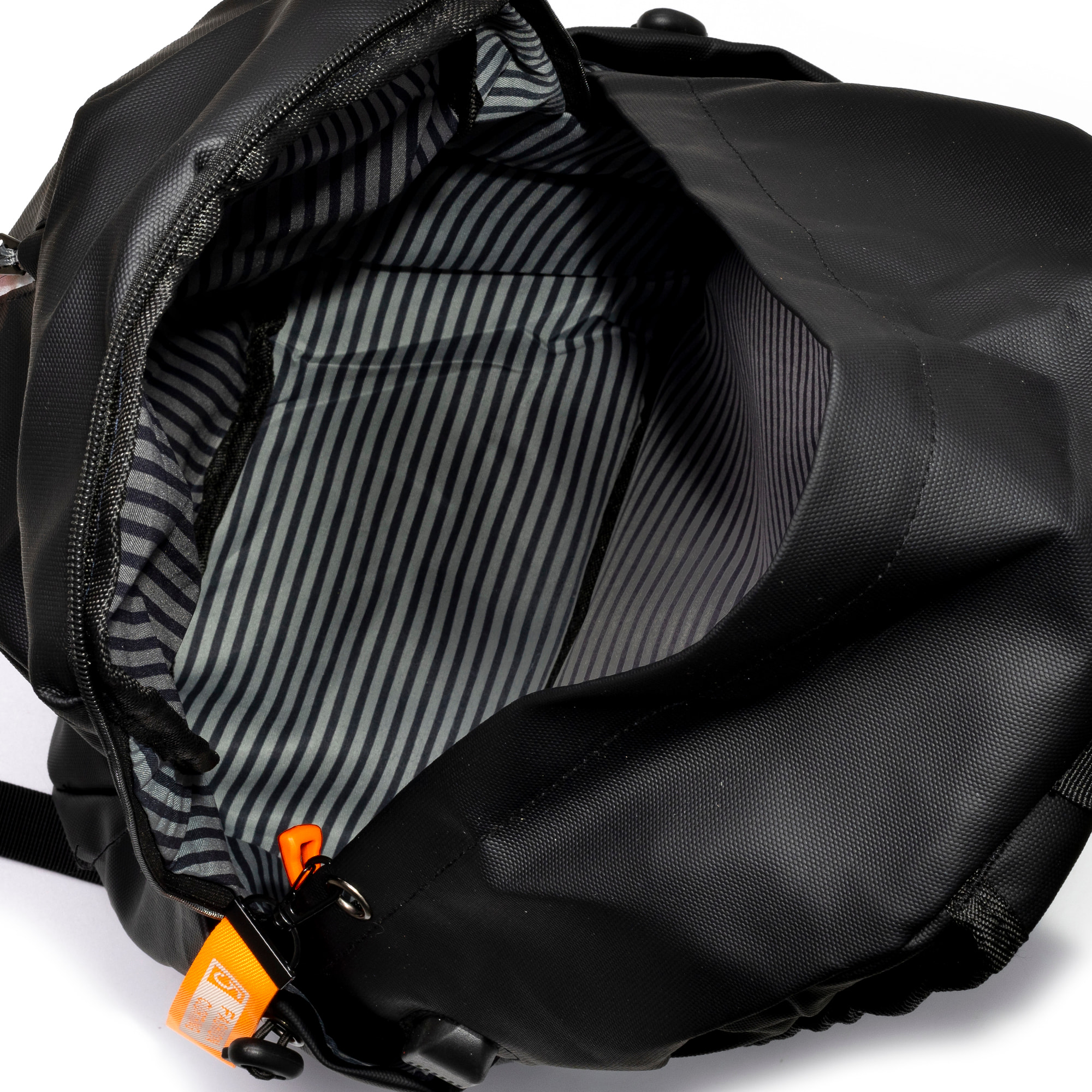 Zaino multiscomparto, porta laptop 13". Strato impermeabile. Adattabile a Trolley. Presa USB esterna. Idrorepellente.