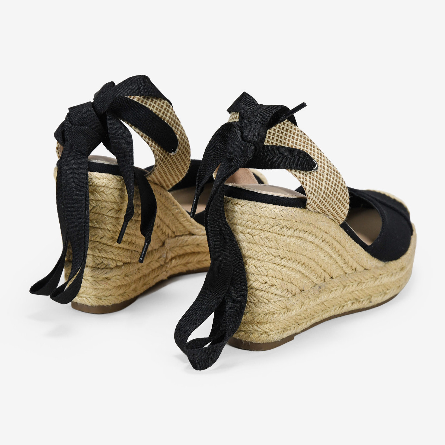 Alpargatas de cuña negras con esparto y lazada