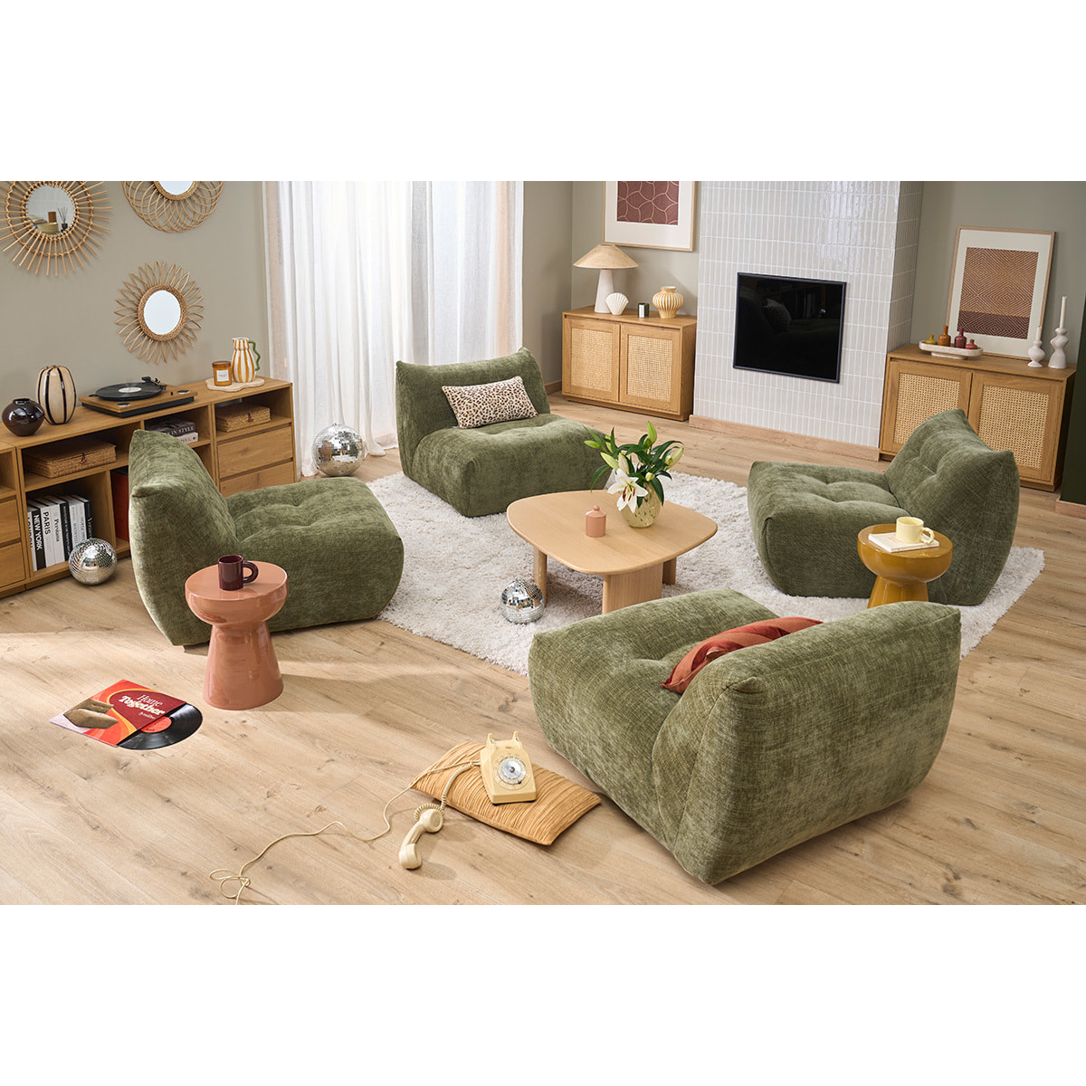 Fauteuil lounge en tissu effet velours texturé vert kaki BUMPY