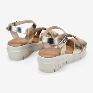 Sandalias de cuña doradas en piel