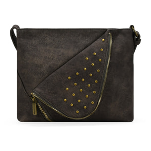 Bolso bandolera marrón con solapa de tachas