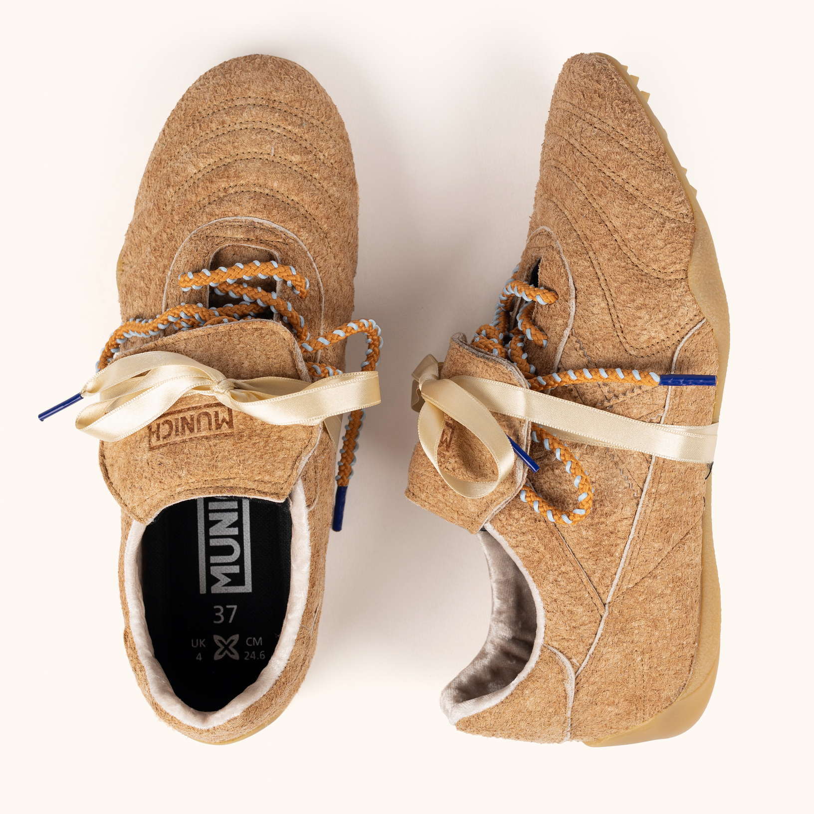 Zapatilla de Fútbol Retro-Futuro en Textura Yeti Arena MUNICH MUNDIAL STRADA YETI 07