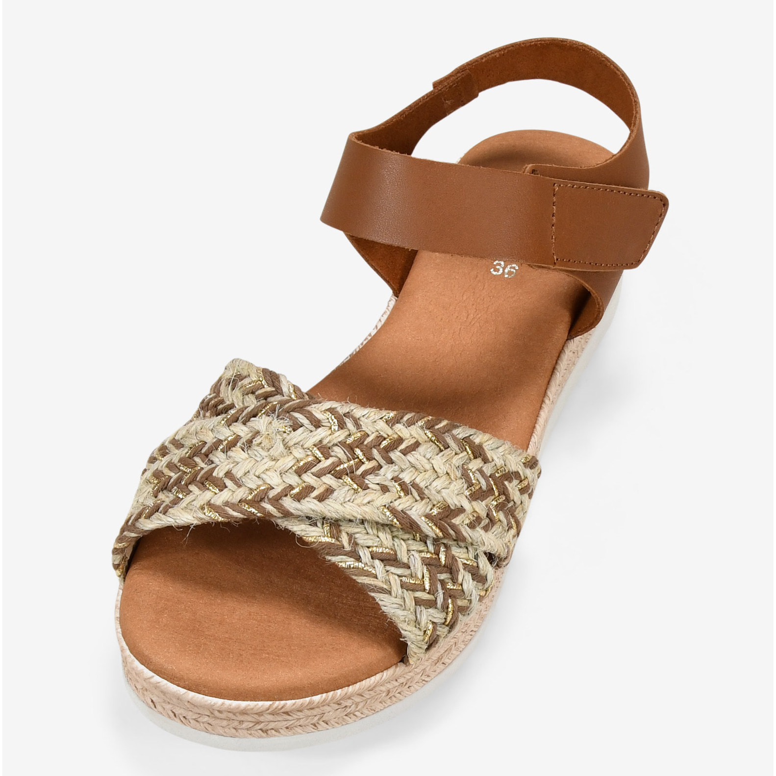 Sandalias marrones de piel y rafia con cuña