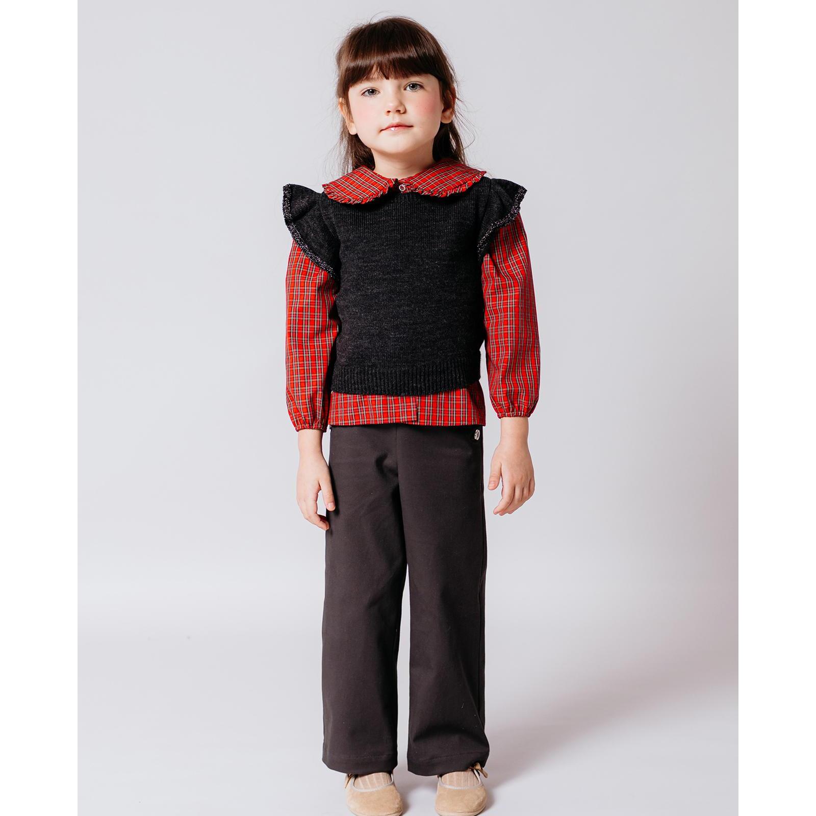 Pantalón de sarga gris oscuro con botones beige