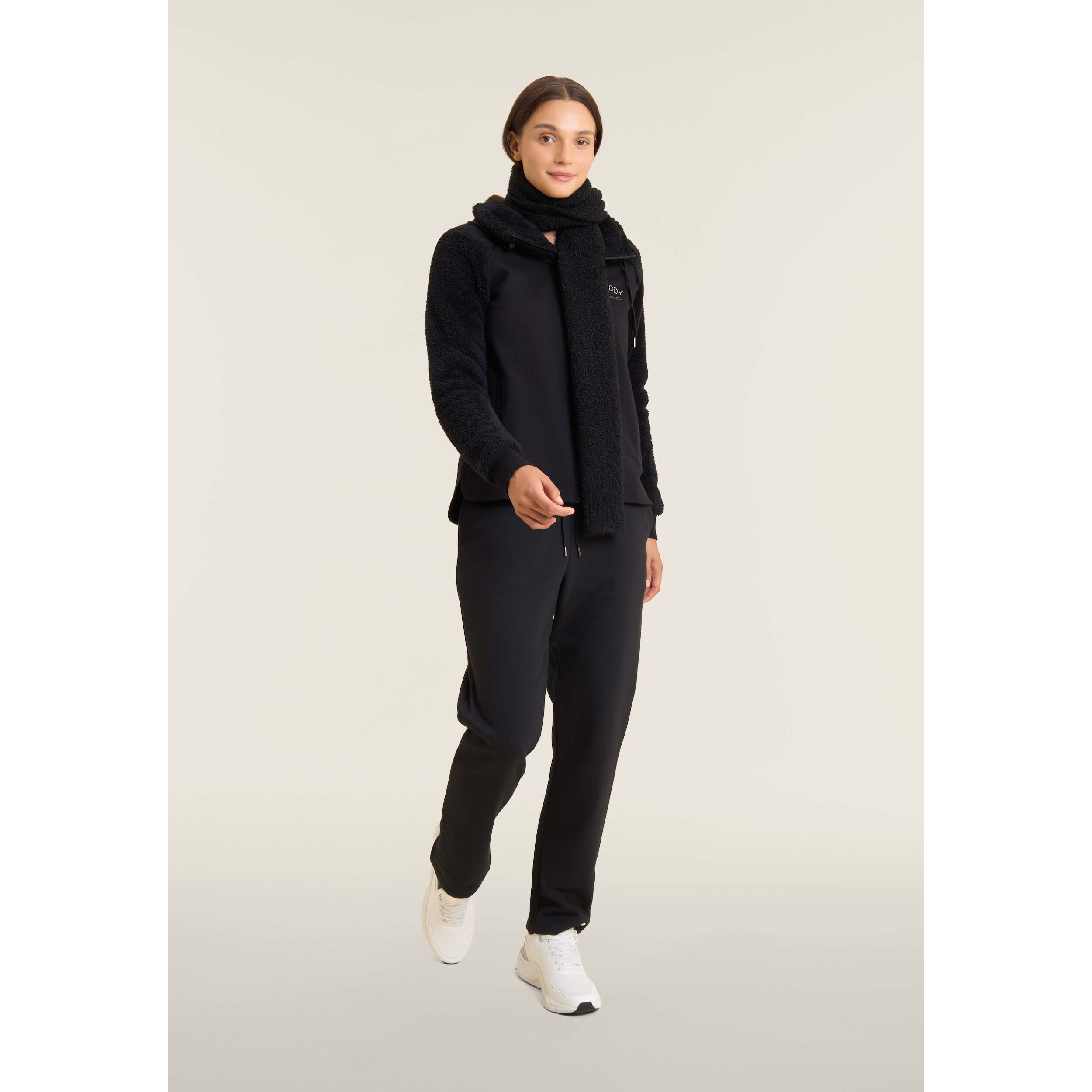 Sciarpa bouclé effetto lana con logo FY dorato