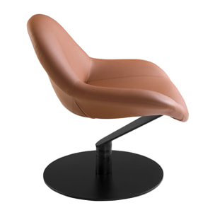 Sillón Angel Cerdá giratorio con asiento y respaldo tapizados en polipiel marrón patas de acero inoxidable en negro mate 86x83x79cm