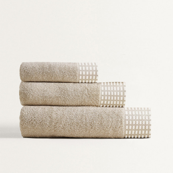 Set 3 serviettes SQUARE - 100% coton 450gr/m2 - 30x50+50x90+70x130 cm - Plusieurs couleurs disponibles -