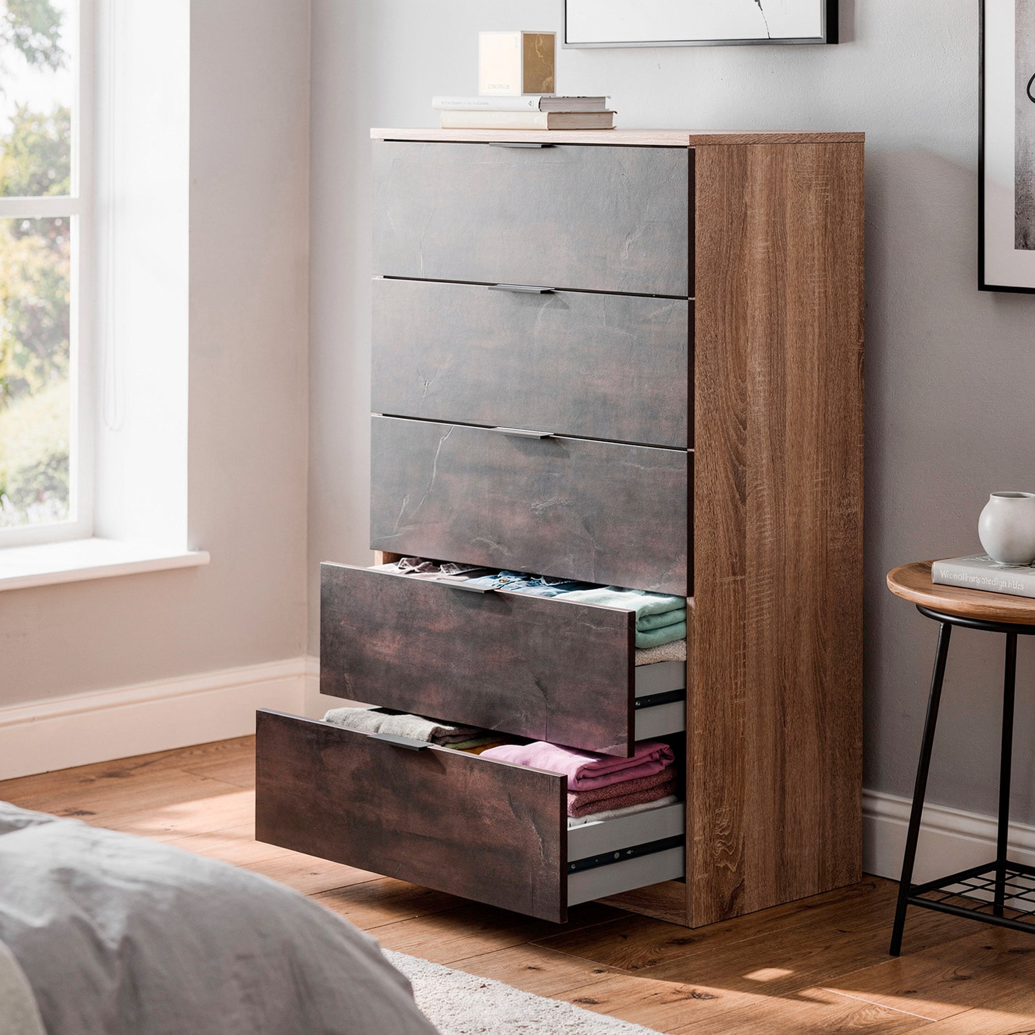 Comò Alto 5 Cassetti Sinfonier Stile Industriale Comodino Mobile Contenitore Salvaspazio Moderno Camera Da Letto 110 x 60 x 40 Cm Rovere E Ossido