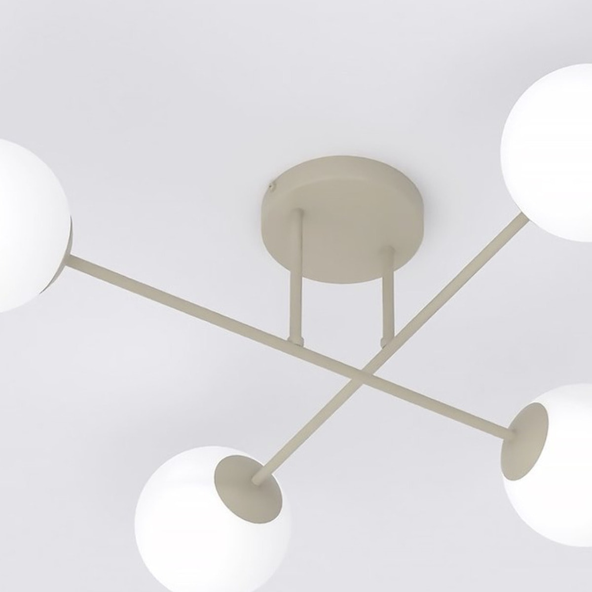 Lampada a sospensione ROMA con struttura beige e sfere in vetro opale