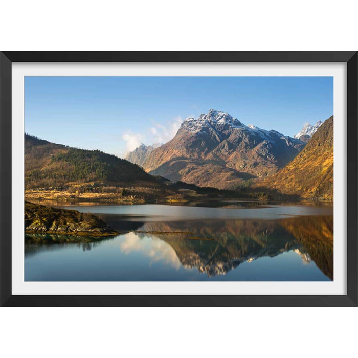 Affiche montagne et lac, l île lofoten Affiche sous cadre noir