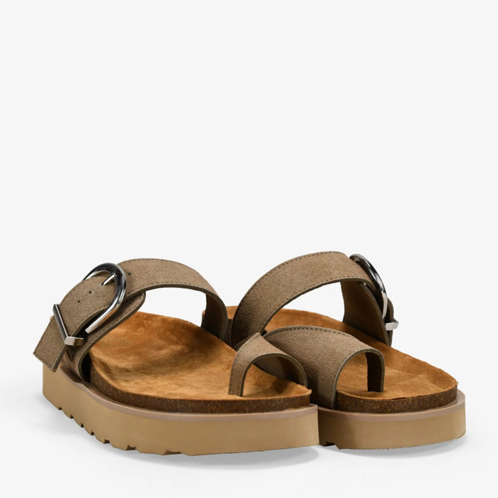 Sandalias de dedo arena piel con hebilla