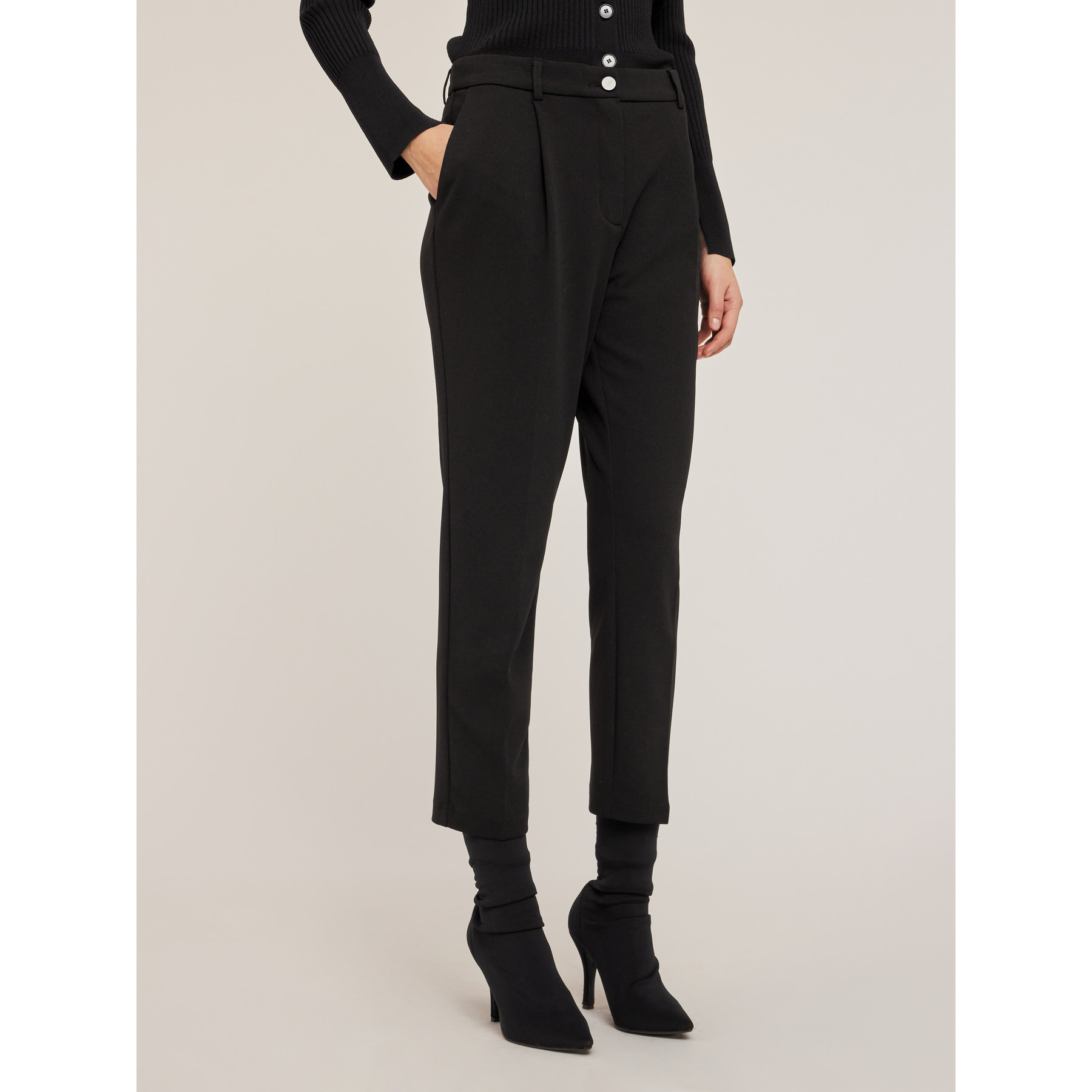 Motivi - Pantaloni regular in tessuto crêpe - Nero