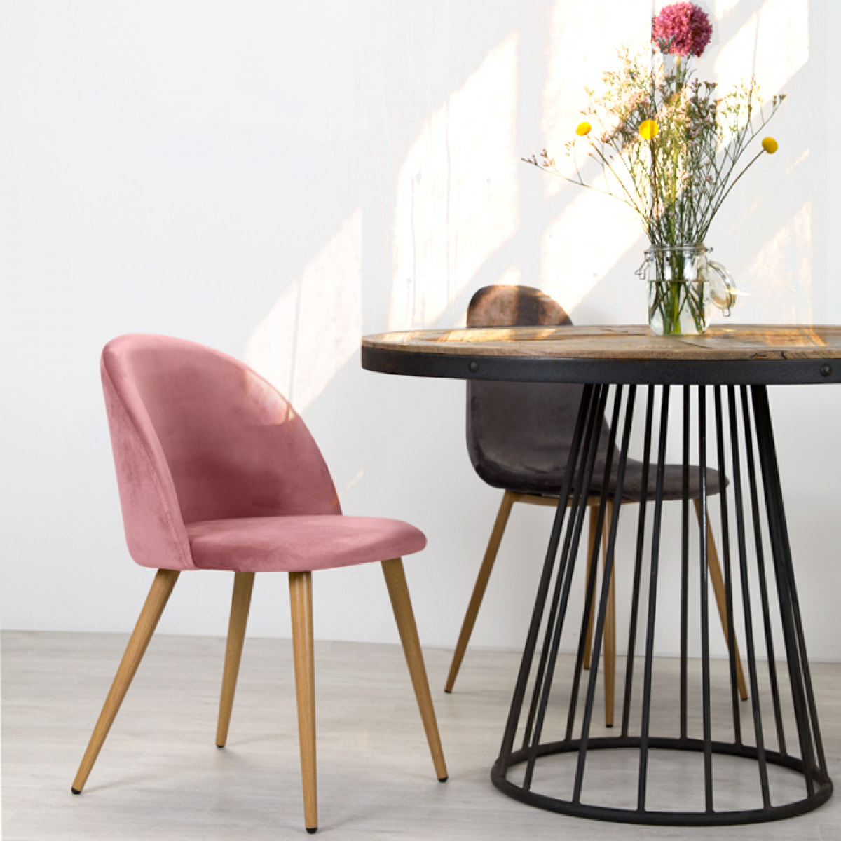 Table ronde 5 personnes en bois de cèdre et pied en métal D110 cm - Pralus