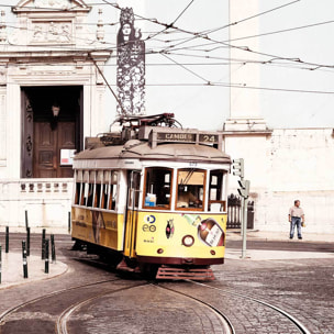Affiche welcometoportugal tram24 Affiche sous cadre noir