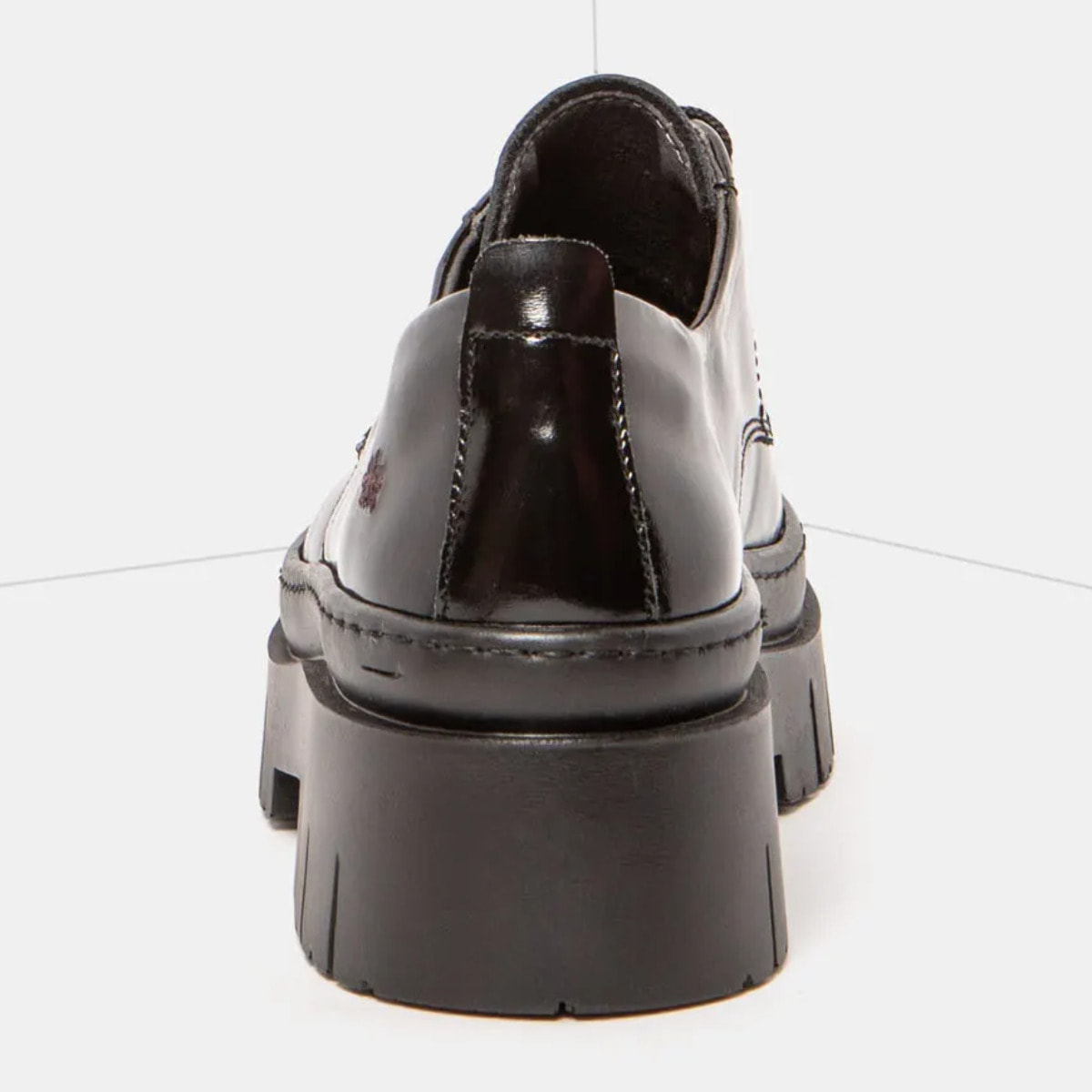 Zapatos 1952 NAPPA SHINNY BLACK/ AMBERES color Black