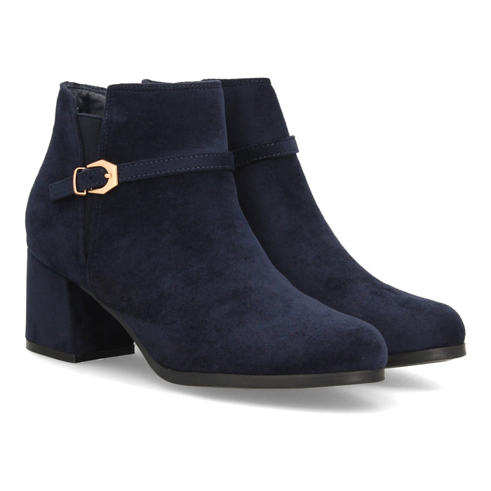 Botines elegantes con hebilla y tacon
