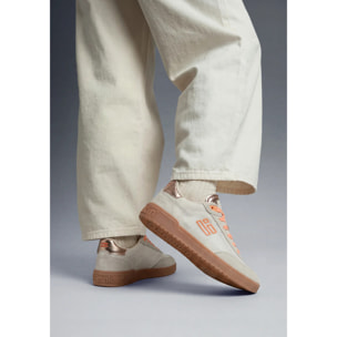 Zapatillas de Mujer Modelo Rebel Mesh Blanco Roto con Detalles en Naranja