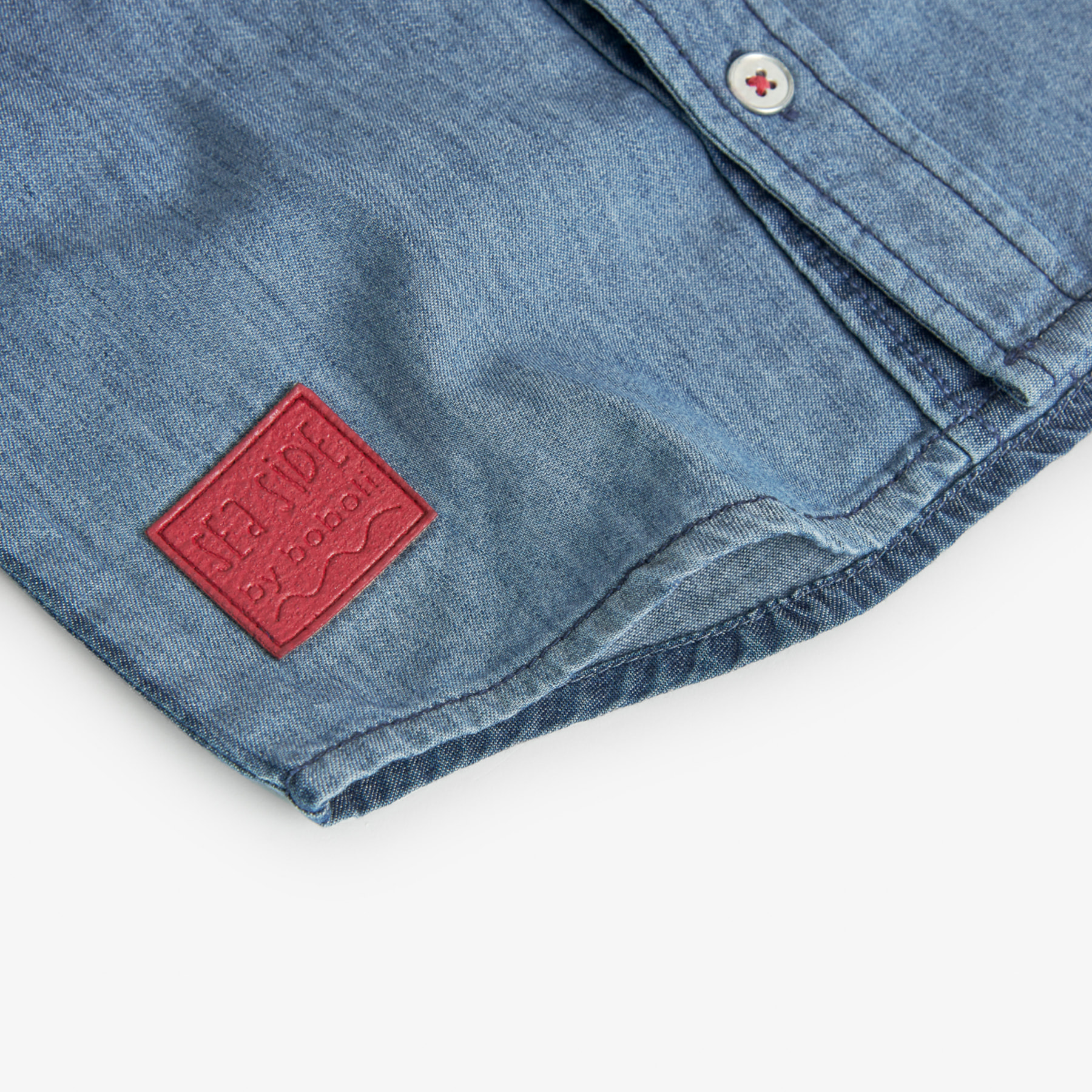 Camisa denim para niÃ±o con cuello camisero y mangas cortas