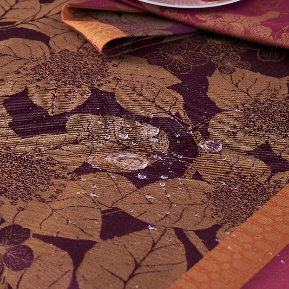 Nappe anti tache pur coton motif jacquard Hortensias rouille