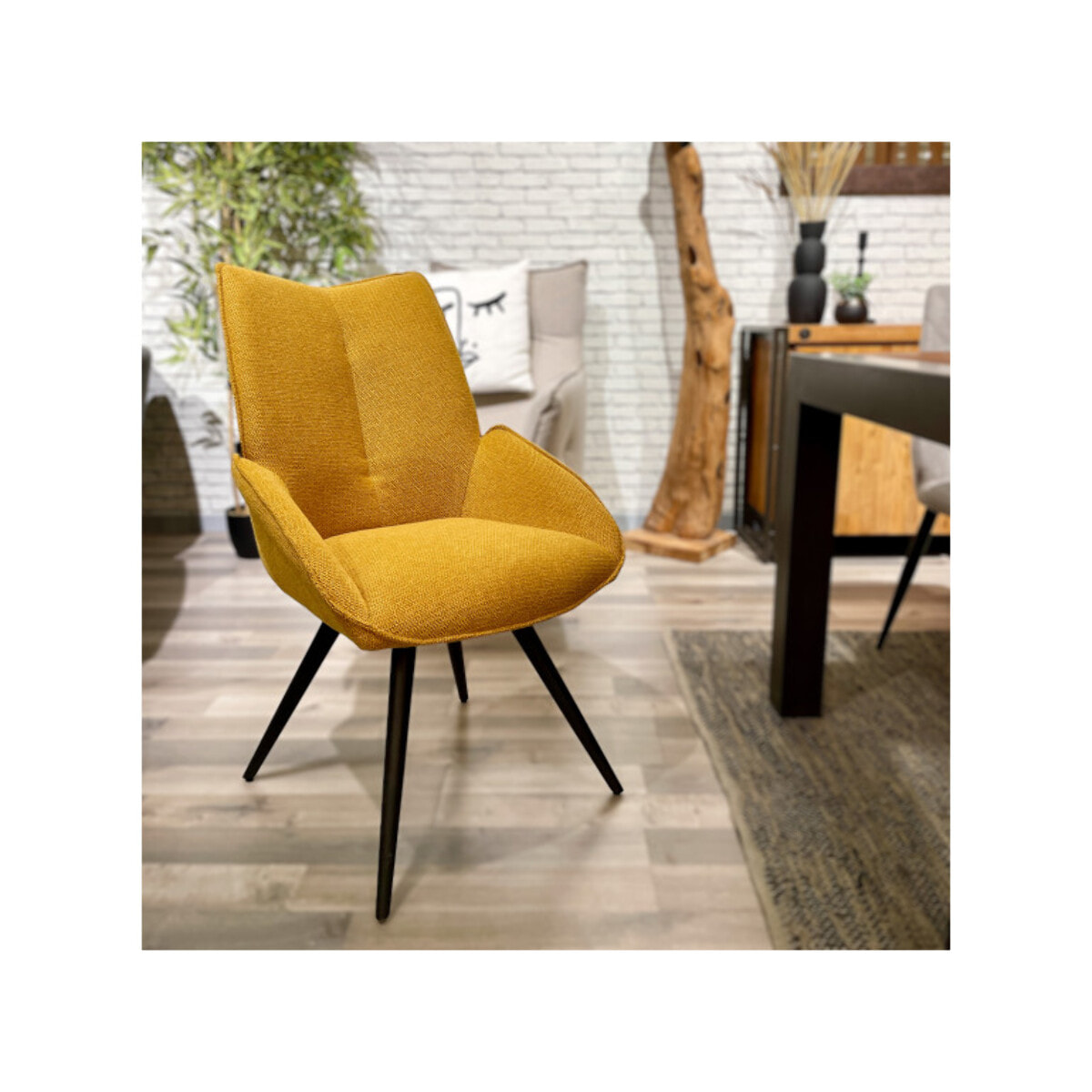 Chaise rotative 180° en tissu avec pieds évasés en métal noir - COLINE