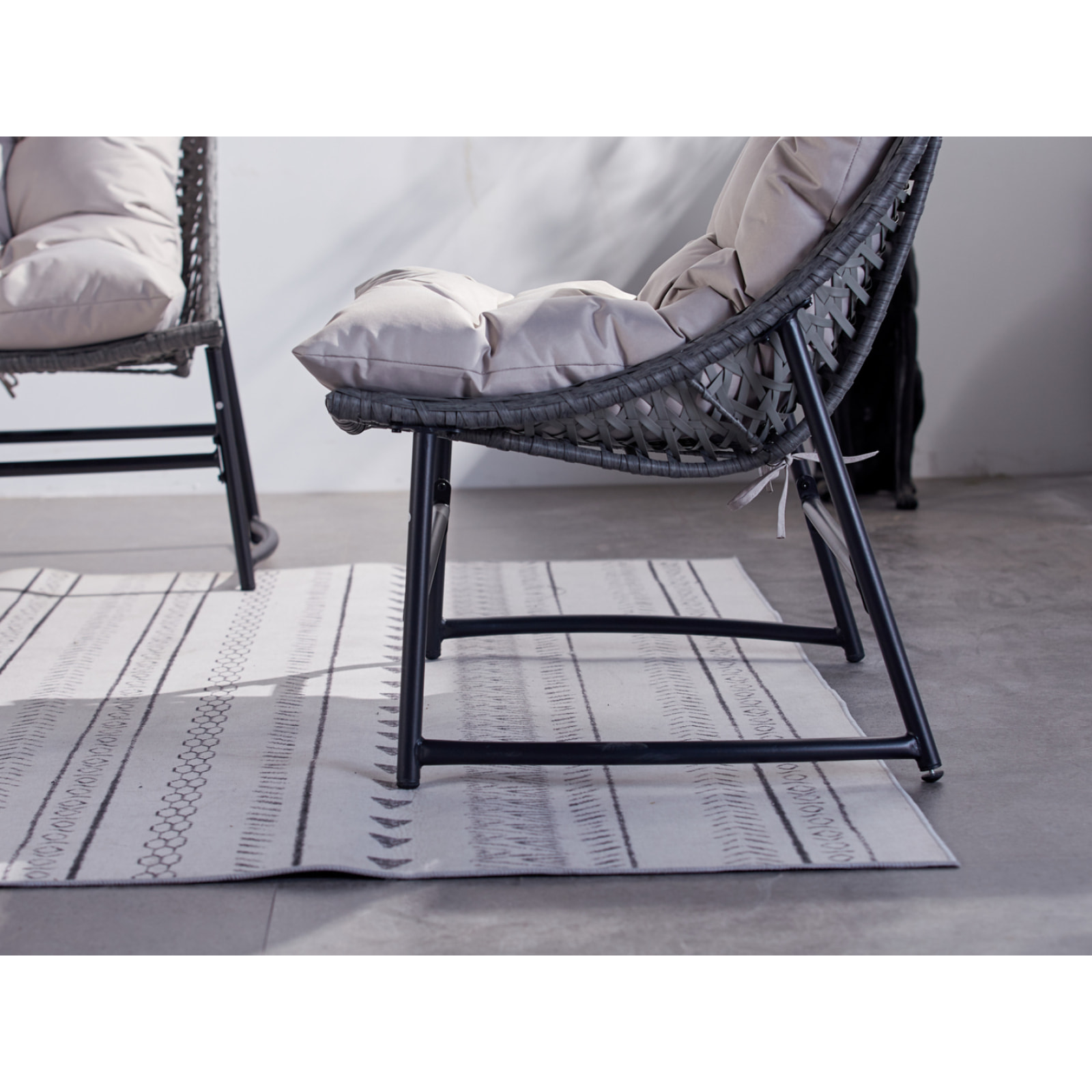 Salon de jardin bas 4 places en résine gris GOLA