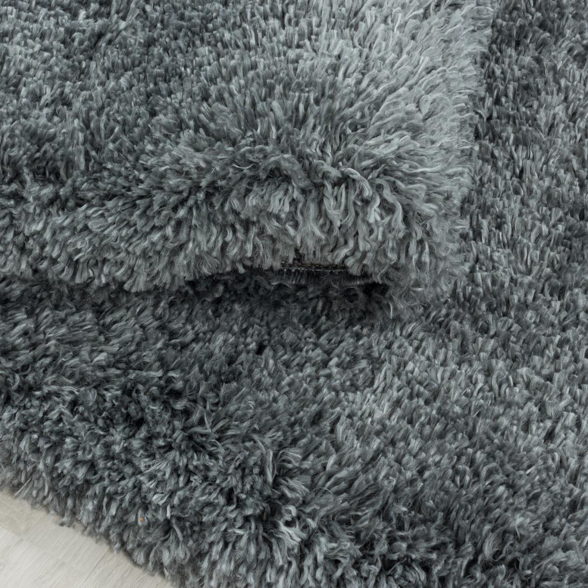 Tapis longs poils shaggy tissé motif uni TENI