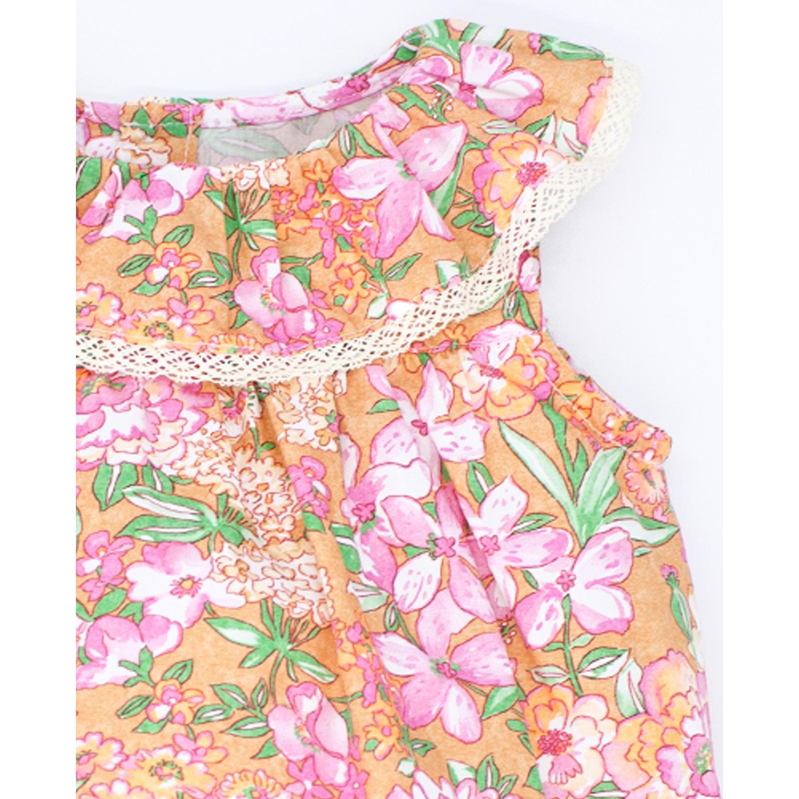 Pelele volante ocre con flor rosa