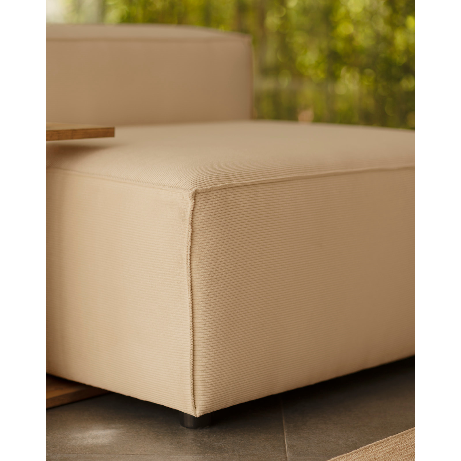 Fauteuil en velours côtelé couleur beige de 110x90cm Hauteur: 70 Longueur: 110 Largeur: 90
